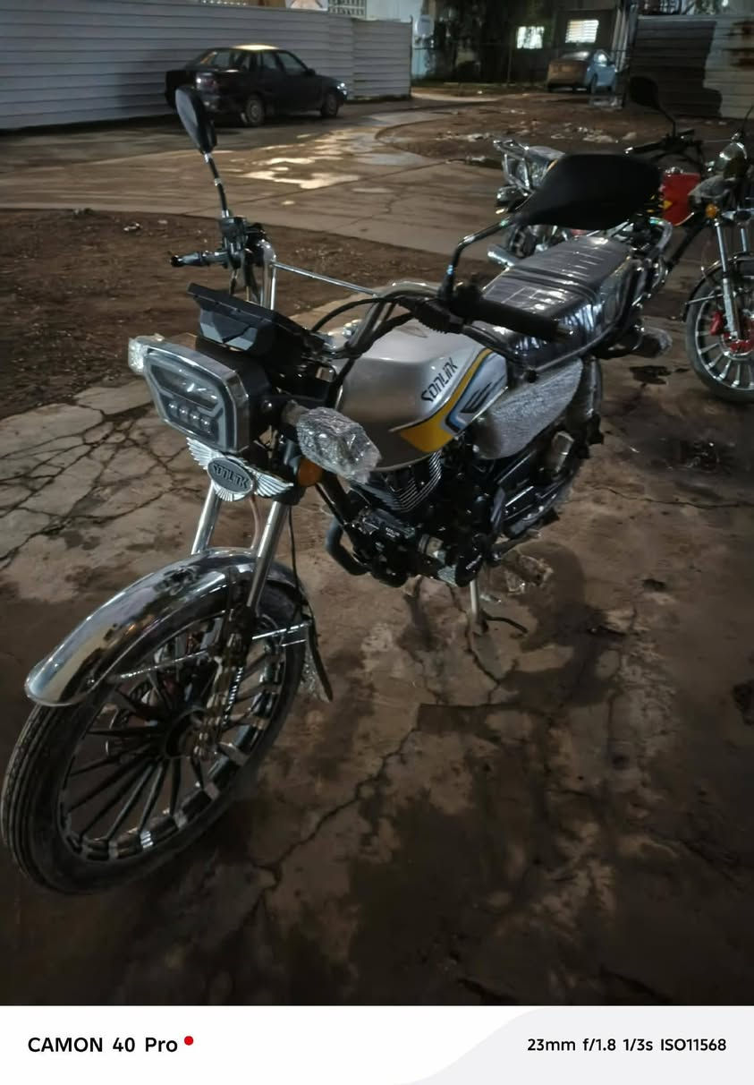 السلام عليكم
درجه 25 زيرو كامله بصمات عدد 2 سوياج عدد 2 
مكينه 200 لون يخبل 
850 وبيها مجال بسيط ورجئان المو شراي لا يعلق
مكاني صلاح الدين مجمع الدور 
***********
