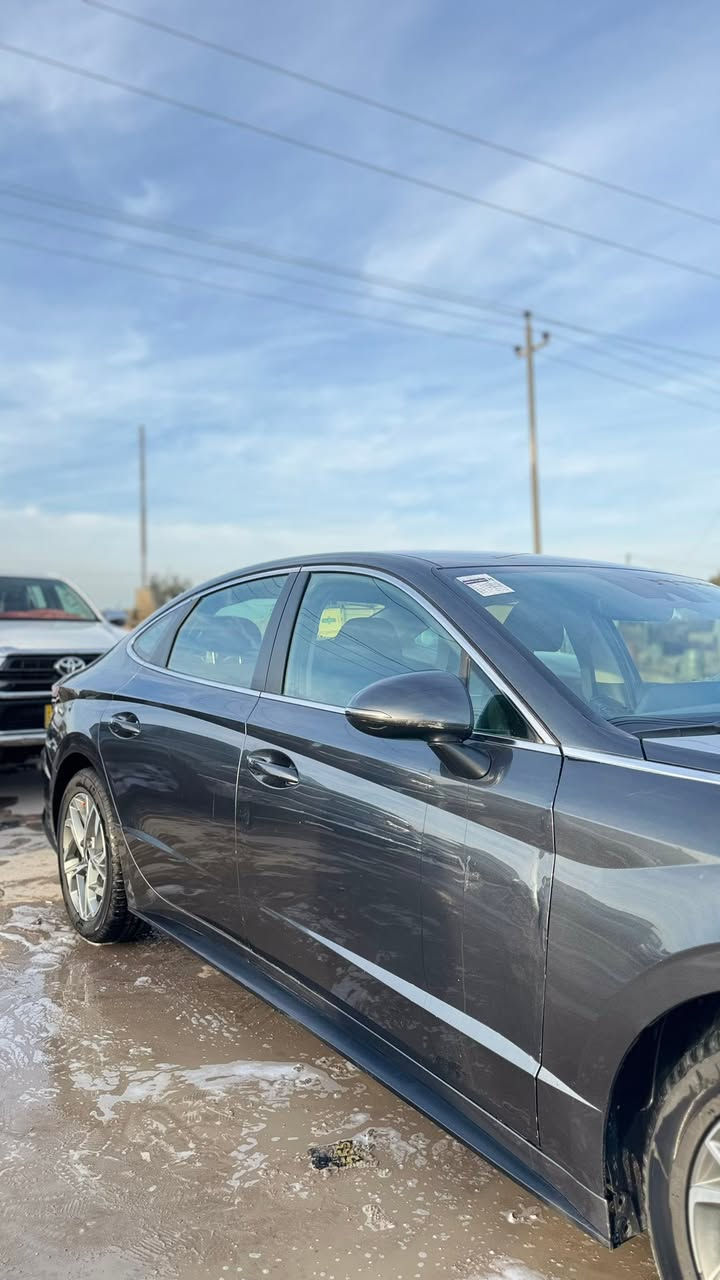 بيع مستعجل سوناتا Sel موديل 22
وارد امريكي تريد تحويل بأسمك سنويه او وكاله بكيفك 
ماشية 65,000 km سيارة نظيفة وماشية قليل 
محرك 2500 GDi
ضررها ( جاملغ امامي تبديل -ربع البنيد مرشوش كله لتوحيد لون -والجاملغ الخلفي بارد ) 
سيارة جاهزه من كلشي واستخدام شخصي 

سعرها 155 وبيها مجال للشراي 
***********
