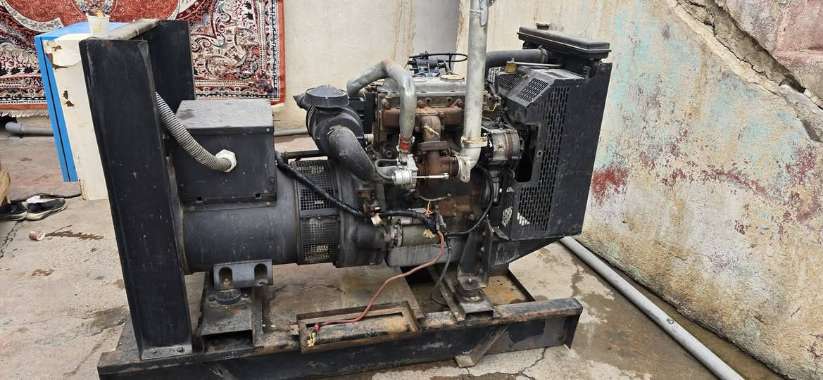 السلام عليكم 
للبيع مولد 45 kv محرك بيركنز 3 بستم سوبر السعر 30 ورقة شغال اوتو كامل مابي اي نقص .
***********
