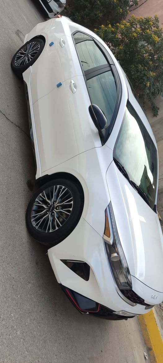 سلام عليكم
كيا فورتي gt line  وراد امريكي معوقين رقمها كربلاء وكالة عامة باي وقت حادث خلفي خفيف بجم كبس مبدل قبق جنطة اصلي وتصليح وصبغ الجاملغات ضربة خفيفه رقم الشاصي مرفق وي الصور ماشية 38 محرك 2000 دوش السيارة جاهزة ع اخر حباية من كير ومكينه تدفئة تبريد حدادة تخم تاير فول مواصفات 
فتحة 
بصمة 
قيادة ذاتية 
كامرة 
شاشة 19 تدعم نضام الكار بلي 
سستم صوتي هارمن 
حساسات خلفيه
 رادار محيطي 
توقف ذاتي 
تحديد مسار 
إشارة بالمرئي 
أربعة انضمة قيادة 

وبعد بيها هواي مواصفات معروفة مواصفات الجيتي لاين 
سعرها 163 وبيها مجال للشراي 
مكان السيارة ناصرية مركز المحافظة 
رقم الهاتف ***********
