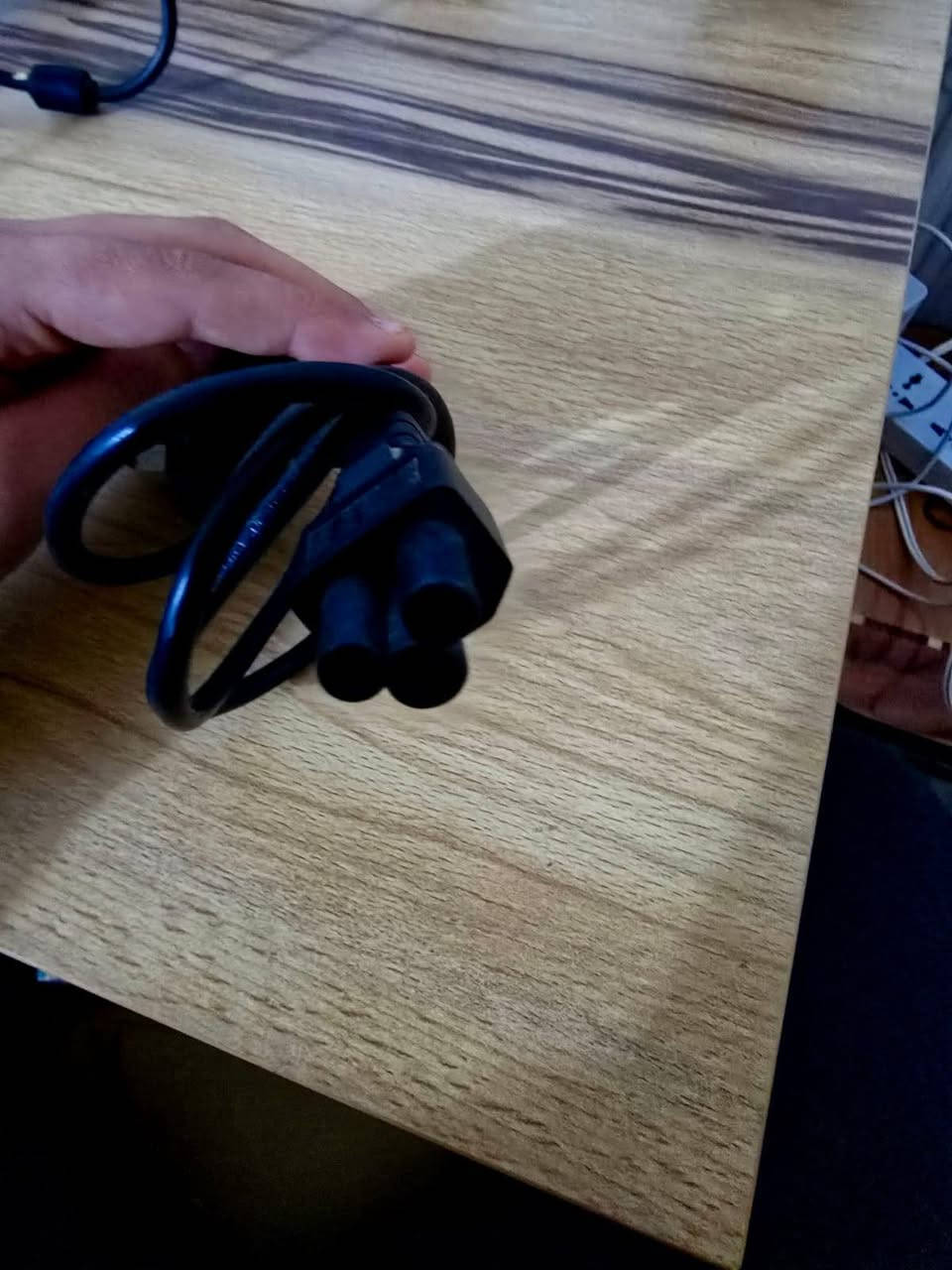 السلام عليكم 
اللي تفيدة شغلة يكتب عالصورة انطي سعرها
واللي ياخذهن شلع ابيعهن بسعر مناسب


**إذا كنت صاحب هذا الإعلان وتريد حذفه لأي سبب، رجاءا أرسل رسالة إلى الدعم الفني**