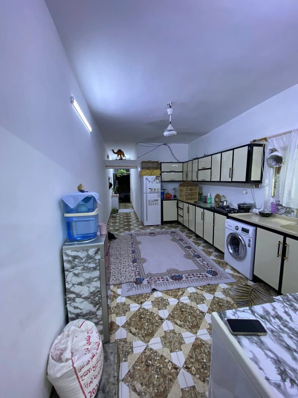 دار للبيع 100 متر طابقين معزول يصلح لعائلتين طابو ملك صرف في منطقة حي العسكري خلف التجاري قرب جامع الهجرة 
السعر : 88 مليون وبي مجال ( بي مجال ومعامله مباشر ويا صاحبه 
***********
