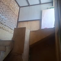 دار للايجار مساحته 100متر  يم مدارس الايثار في مربع ابو طيارة  0772717...