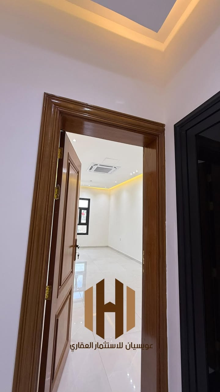 📢 شقق فاخرة للإيجار 🤩🔥– موقع استراتيجي في البريهة

فرصة مميزة للسكن أو الاستثمار التجاري في منطقة البريهة، شقق حديثة وفاخرة بموقع حيوي جداً تصلح للسكن الراقي أو مختلف الأنشطة التجارية.

🔹 تفاصيل الشقة:

* غرفتين نوم + صالة واسعة
* مساحة: 125 متر
* تصميم عصري وتشطيب عالي الجودة
* بناية حديثة غير مسكونة (جديدة بالكامل)
* تحتوي البناية على مصعد

🔹 المميزات:

* موقع مميز جداً وحيوي
* مناسبة للعيادات الطبية، المراكز التجميلية، المكاتب، والشركات
* قريبة من مسجد وخدمات متكاملة
* سهولة وصول ومكان راقٍ ومرتب
* بيئة مناسبة للأعمال والسكن

🔥 الطلب عالي والعروض محدودة – سارع بالحجز 🔥

📈 يوجد المزيد من العروض وطلبات كثيرة ..

📞 للتواصل:
***********

