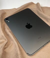 آيباد ميني ٦ • مع ملحقات • مقفل