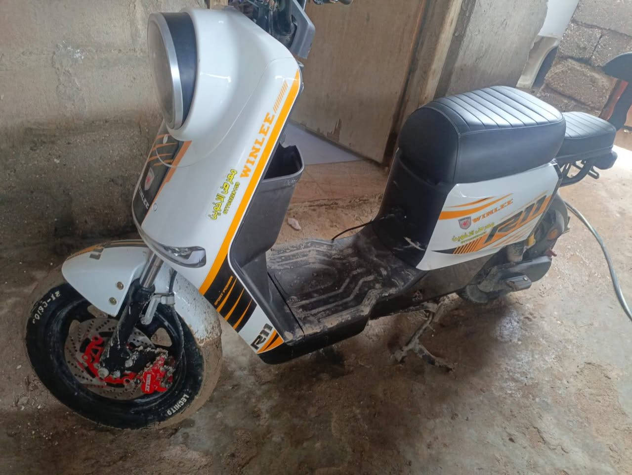 السلام عليكم شباب سعر بلاش
دراجه شحن للبيع R11 
سرعته 120
شركه ونلي الاصلي معرض الاخوين 
موديل الدراجه 2026   والبطاريات هم 2026 
 خمسه دبل كبار 32 امبير 
الدراجه بعدهي جديده ما مستخدمه هواي والمواصفات معروفه 
سعر 470 وبيه مجال حك الجيه 
المكان بصره شط العرب تنومه 
الرقم ***********
