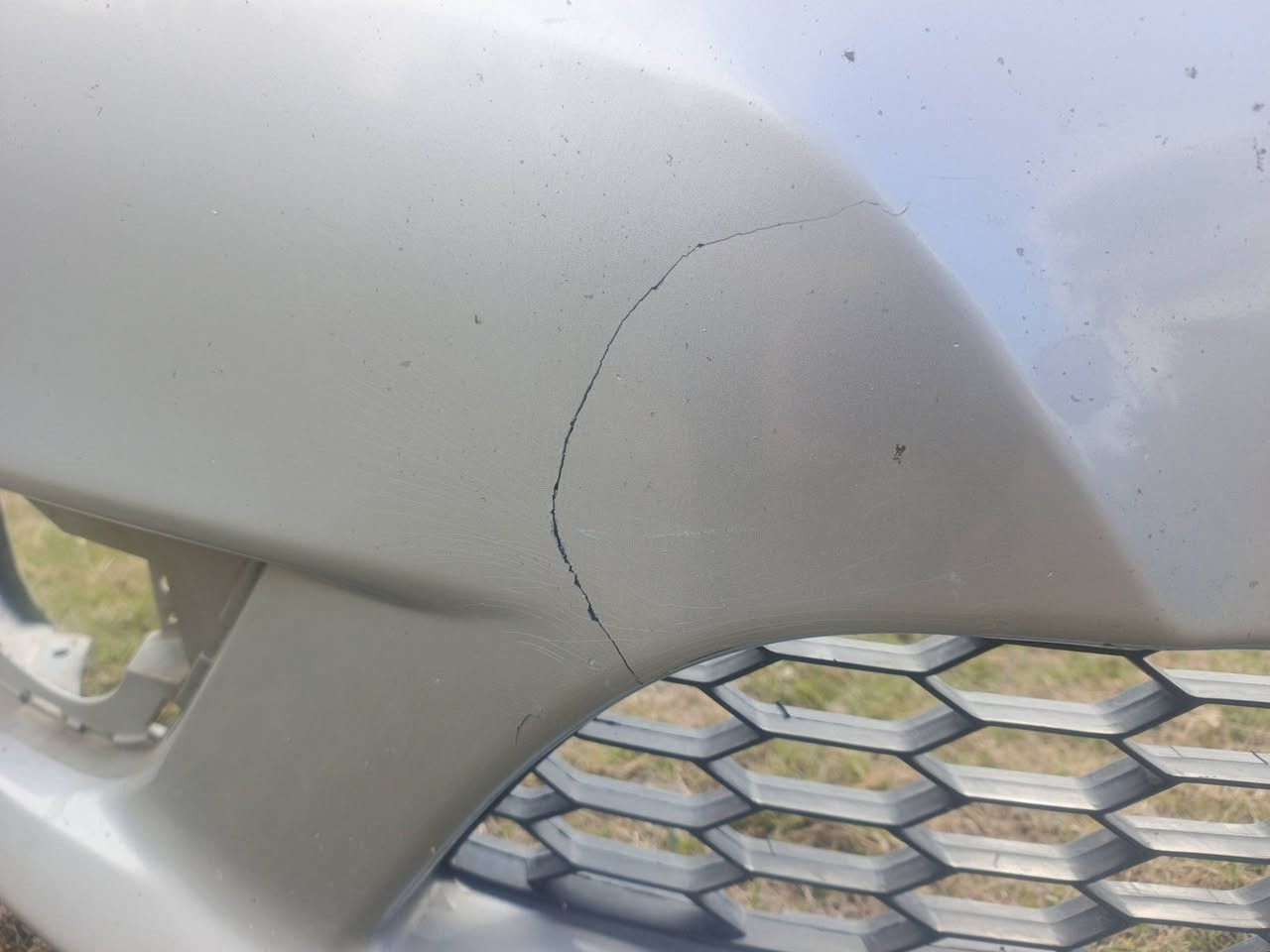 دعامية امامية بلادية مع الشبابيك   سنترا 19 امريكي  
لون سلڤر 
بيها فطر صغير موضح بالصور 
السعر 150 
بغداد / الدورة 
***********
