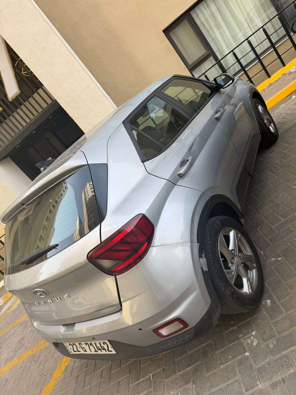 هيونداي ڤينو ٢٠٢١ السيارة ماشية ٤٠ الف 
نظيفة جداً 
مكينة ١٥٠٠ دبل نوزل 
كير اوتماتك حادثهه جاملغ امامي ايمن و بيهه صبغ بابين بنفس الجهة 
رقم اربيل باسمي سنوية 
شرط تحويل او وكالة 
السيارة رايدهه ب١١٥ و اني ماخذهه ب١٥٢ بس مستعجل علبيع 
***********
بغداد الكرخ
مراوس بجيتور هم يرهم بغداد, العراق
