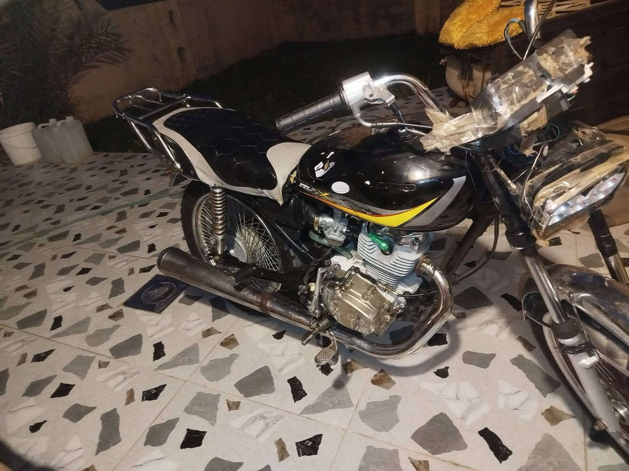 اربعه كير للبيع محرك 125cc ناقصه بس بنزات للبريك الخلفي شغال مابي اي عطل فقط لايتات يراد الهم تبديل سعر 200 وبي مجال بسيط مكاني اربيل مجمع الزيتون  واتساب ***********
