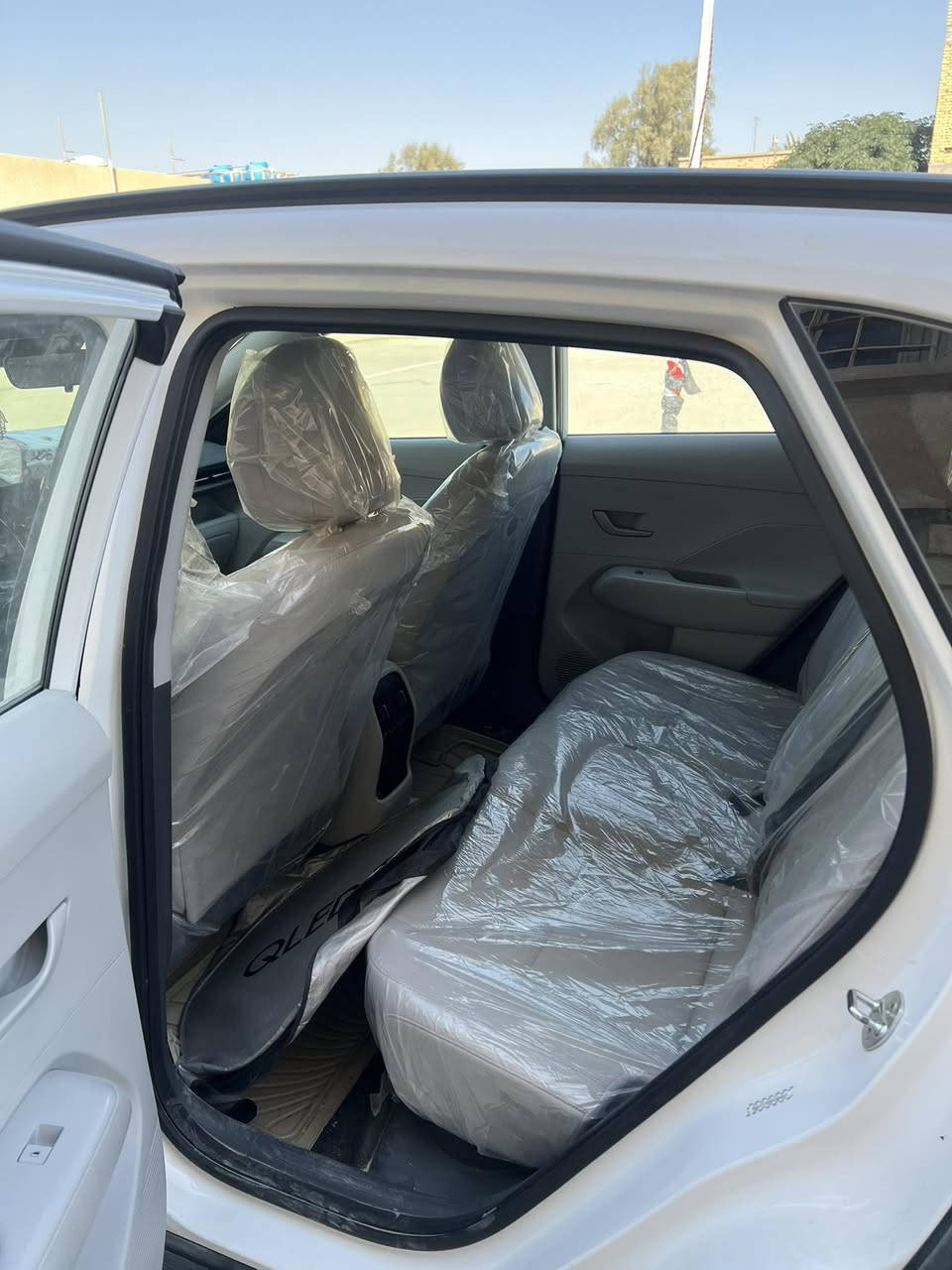 كونة موديل ٢٤ مرقم بغداد حادث موضح بالصور ماشية ٢٥ الف ميل داخل ابيض للاستفسار 
*********** او *********** سعرها ١٨٠ قابل للتفاوض
