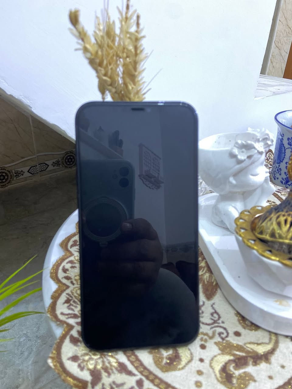 السلام عليكم ايفون 12 برو ماكس ذ256 تك سيم لون ذهبي مبدل شاشة اصلية وفيس ايدي شغال الجهاز كله شغال مابي اي عيب وصرفه مال بطارية خير من الله . 
مكاني : بغداد مجمع بسماية .
الرقم : *********** . متوفر واتساب وماسنجر . 
السعر : 550 الف وبي مجال للطيبين . 🤍
