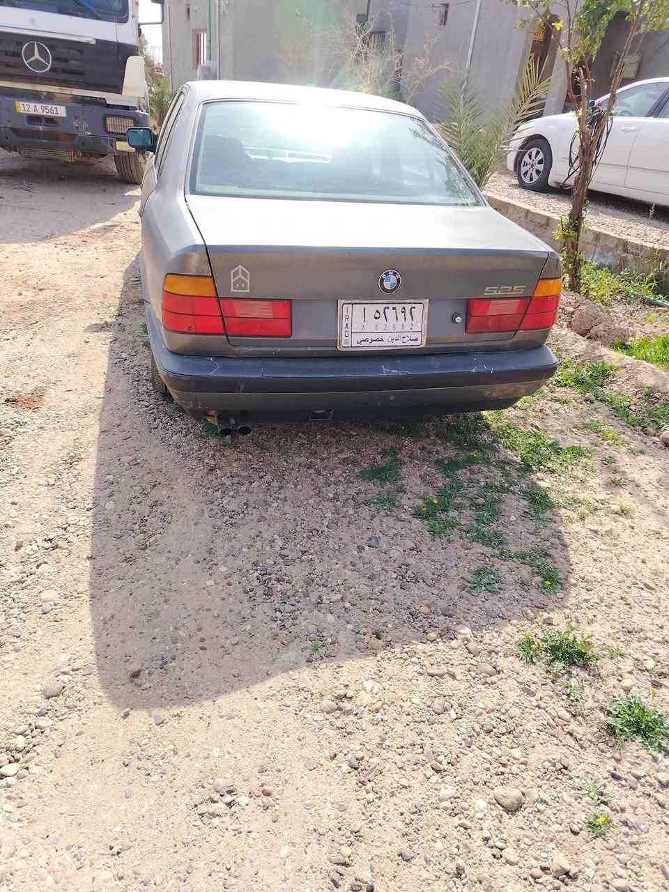 السلام عليكم للبيع بي ام 520 كير عادي محرك  مفتوح مال گصه قبل فتره شديته لا تنقيص ولا تبخير  تخم تاير باتري جديد تبريد شغال حداديه تعبانه سنويه بسمي لل28 مابيها خياس والگشر شوف العين السعر 40وبيها مجال ***********
