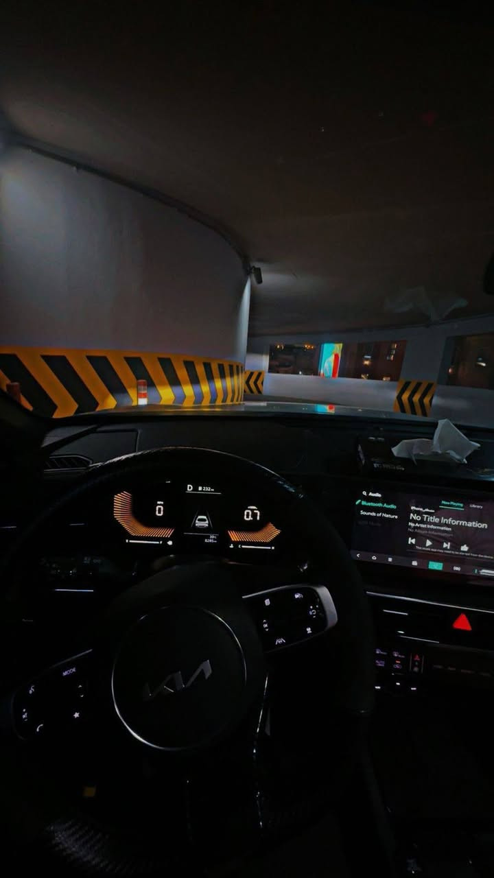 𝟐𝟎𝟐𝟓 𝐊𝐈𝐀 𝐊𝟓-𝐆𝐓.𝐋𝐈𝐍𝐄

كيا K5-GT.LINR مودیل : 2025

اللون : سمتي مميز سقف اسود 

عداد المسافة :13 الف

حجم المحرك : 2.5L ( 4,سلندر )  

ملاحطة السيارة : جاملغ خلفي بدون وشويه من الباب وشويه من القبغ مال جنطه دواخل بدون ايرباكات 

كافة الايرباكات سليمة 100%

المواصفات : 𝐆𝐓.𝐋𝐈𝐍𝐄

فول فول مواصفات ١/١

فتحة سقف بانورما

كيج الكتروني

بصمة ابواب

بصمة تشغيل

تشغيل عن بعد ,𝐑𝐄𝐌𝐎𝐓𝐄 𝐒𝐓𝐀𝐑𝐓

شاشة دشبول ديجيتال

شاحن وائر ليس

كاميرا

هاند بريك بصمة

اوتو هولد ،𝐀𝐔𝐓𝐎 𝐇𝐎𝐋𝐃

اوتو ستارات،𝐀𝐔𝐓𝐎 𝐒𝐓𝐀𝐑𝐃

اوتو ستوب ,𝐀𝐔𝐓𝐎 𝐒𝐓𝐎𝐏

رادار امامي (تحديد مسار)

رادار جانبي  (نقاط عمياء)

رادار خلفي (التحذير من الاصطدام)

حساسات امامي 

حساسات جانبي

حساسات خلفي

نظام ,𝐄𝐂𝐎

نظام ,𝐍𝐎𝐑𝐌𝐀𝐋

نظام ,𝐒𝐏𝐎𝐑𝐓

تحكم استيرن

استيرن تدفئة 

كشنات جلد احمر

كشنات كهربائي 

كشنات دفئة 

تبريد لمس

تبريد مركزي 

لايتات 𝐋𝐄𝐃 ليد عدسة زينون بيلادي

بكلايتات 𝐋𝐄𝐃 ليد بيلادي

ويل كروم

للتواصل والاستفسار 

☎️***********

‏‎عنوان📍بغداد/حي العدل
السعر 22.500$
