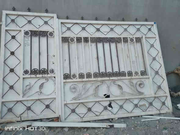 السلام عليكم يوجد باب ابيض للبيع السعر خاص على الرقم ***********
