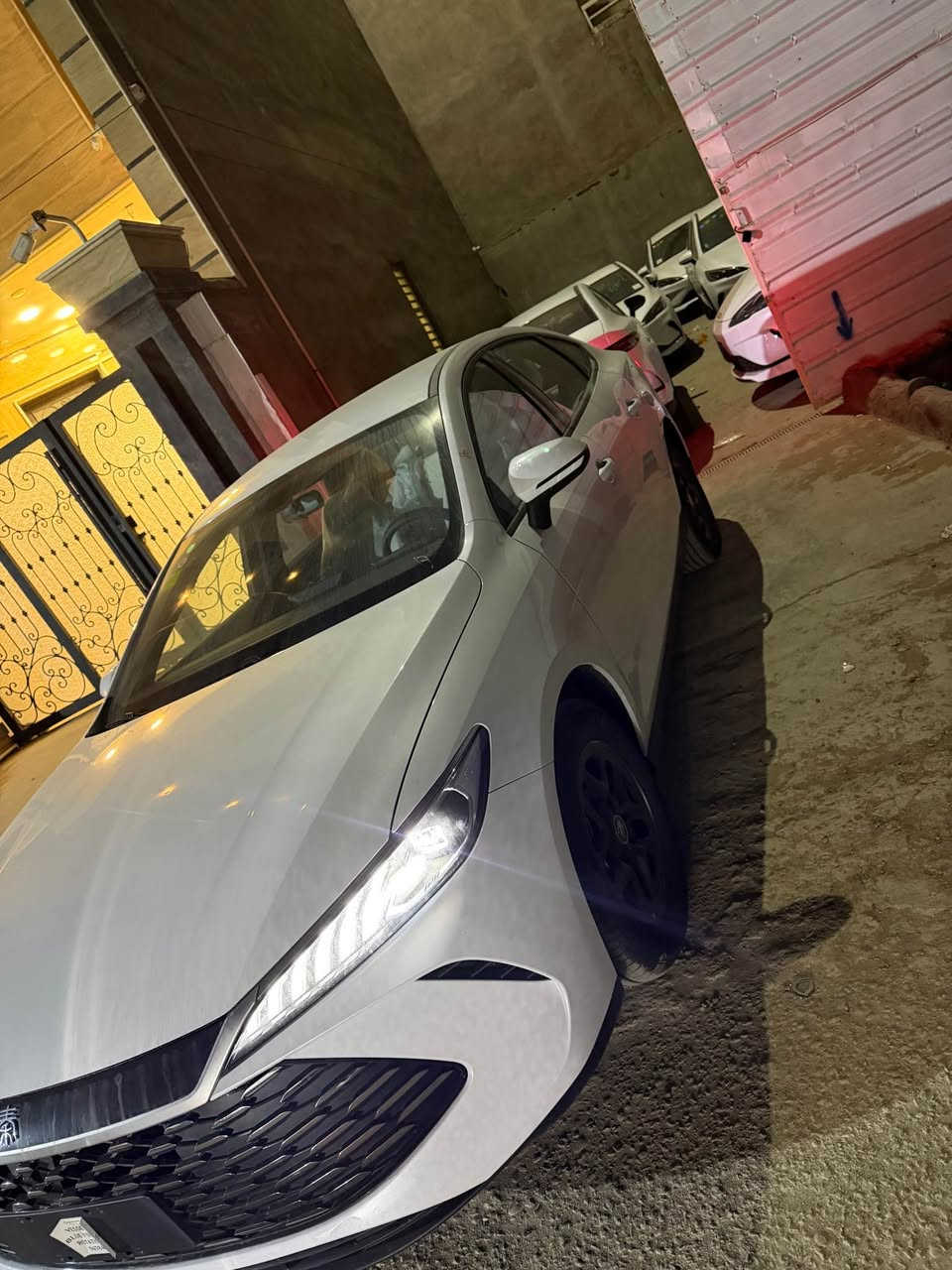 السعر ١٧ مليون و٥٠٠ الف 🔥

انتبه داخل ابيض ملكي 🔥☑️

لون ابيض وداخل ابيض☑️

جن بلاس بي واي دي ٢٠٢٥ زيرو بطاريه تمشي ٥٥ كيلو شحنه تفويله وشحن ٢١٠٠ كيلو جلد بصمة كامل مرفقات بصمة كارت فوم شاحن مثلث وهوك حساس خلفي وكاميرا خلفيه 

للاستفسار 
***********
*********** بغداد, العراق
