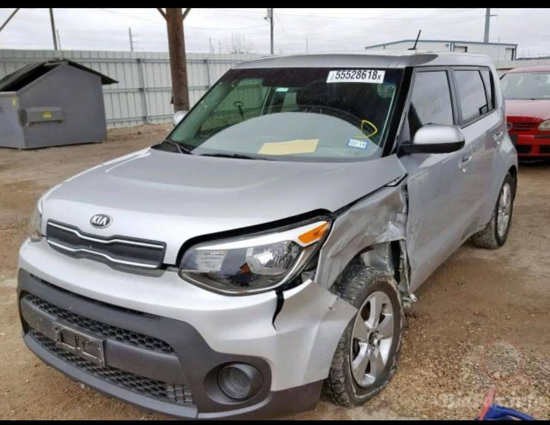 السلام عليكم كيا صول وارد امريكي موديل 2017 للبيع مكان سيارة زيونة مكلف بل نشر
محرك 1600GDI
ماشية 77 الف ميل
تفاصيل وصورة كلها منشورة
هزة جديدة بأسم صاحب سيارة 
 للاستفسار اكثر اتصل رقم صاحب السيارة ***********
