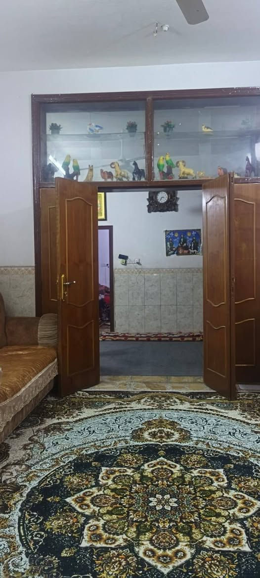 االدار معروض للبيع في كربلاء حي الزهور نهاية شارع ابو طالب مساحة الدار 100متر الواجه سبعه ونص ونزال 14الطابق الاول يحتوي على مطبخ ستقبال وصاله وغرفة نوم وطارمه خارجيه وحمامات عدد 2 خارجي ودخلي الطابق الثاني يحتوي على 3غرف نوم وصاله وحمامات عدد 2الدار سند 25 قرار محمكه كافة الخدمات كهرباء ماء مجاري نترنت ضوئي عرض الشارع 10متر السعر تصال على رقم صاحب الدار *********** تصل وتعرف تفصيل اكثر مستعجل على لبيع السعر تصل على ارقم
