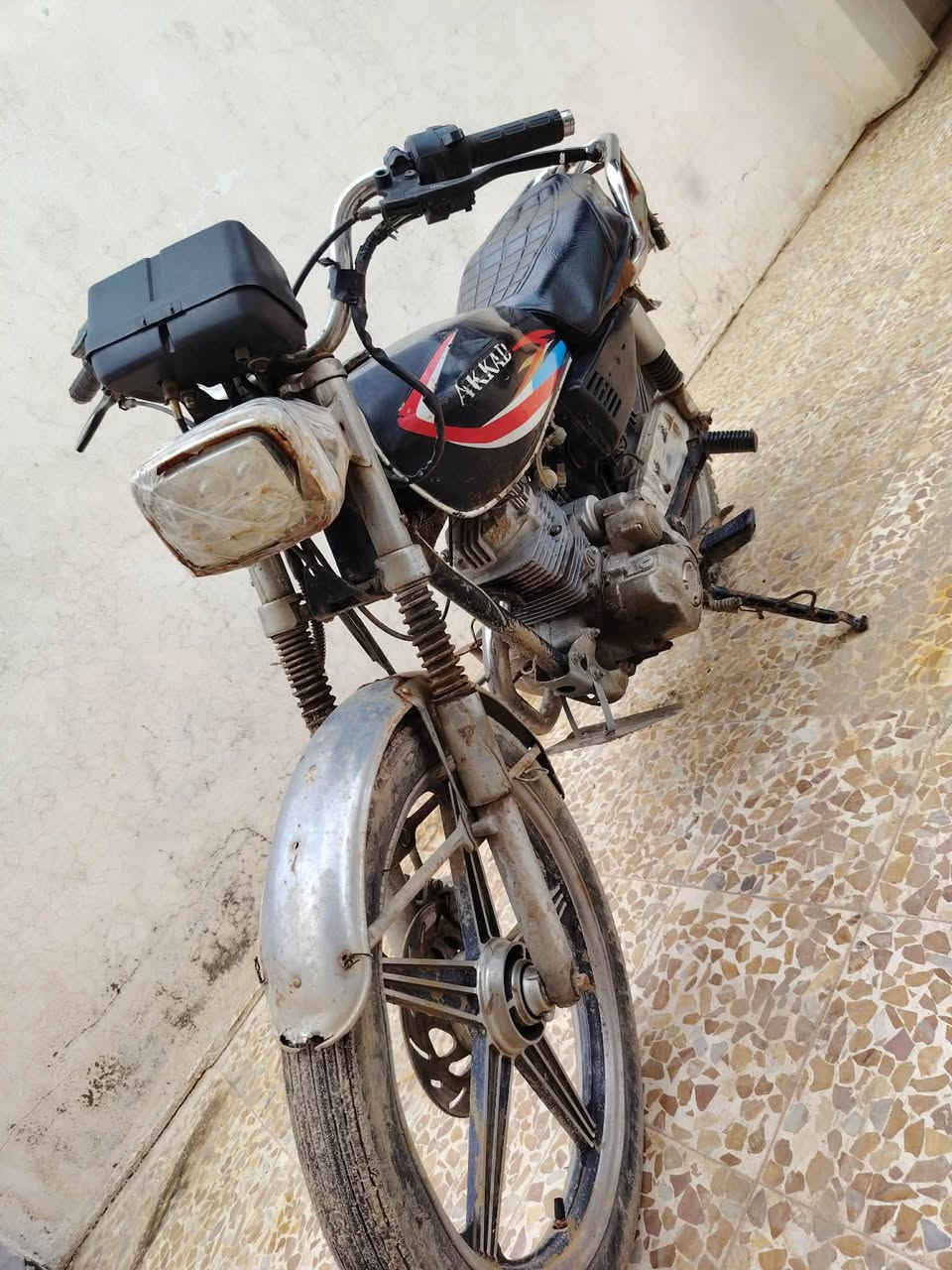 ماطور 5 گير
صار سنه متروك شغال سلف بس يعوزو باتري وبي دخان ابيض خفيف
سعر 200 
الموصل الايسر قريه القصر


**إذا كنت صاحب هذا الإعلان وتريد حذفه لأي سبب، رجاءا أرسل رسالة إلى الدعم الفني**