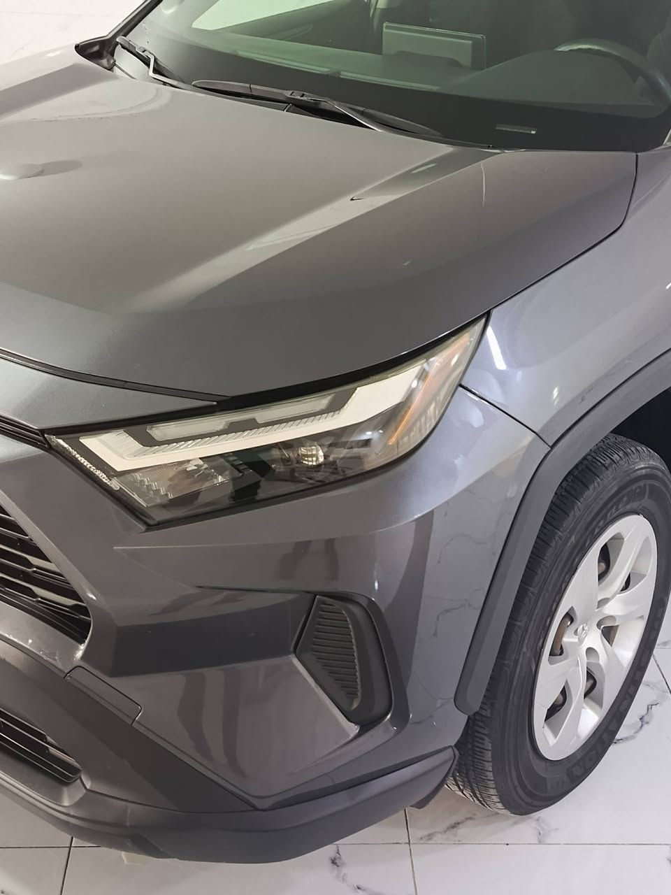 🚘 تويوتا راف4 (RAV4) 2023 موديل، LE AWD Tech
نمرة السيارة (الجاهة): 24-L 70592 (دهوك)
اللون: غرationستg رمادي غامق (Gunmetal Grey)
✅ الكيلومترات: 35,000 كم
✅ الفصّة: موجودة
✅ الكيت: أوتوماتيك
✅ الوقود: بنزين
✅ نوع الدفع: AWD (دفع رباعي)
🎨 صبغ: 2 قطعة مصبوغة (غير أورجينال)
✅ الحالة: تدشّر زينة، ماكو مشكلة بالمكينة
✅ الشكل الخارجي: نظيف وممسوح زين، الفانوسات LED أصلية
سيارة في معارض دهوك تيرمينال الرقم  55 📍 
*********** واتس اب
