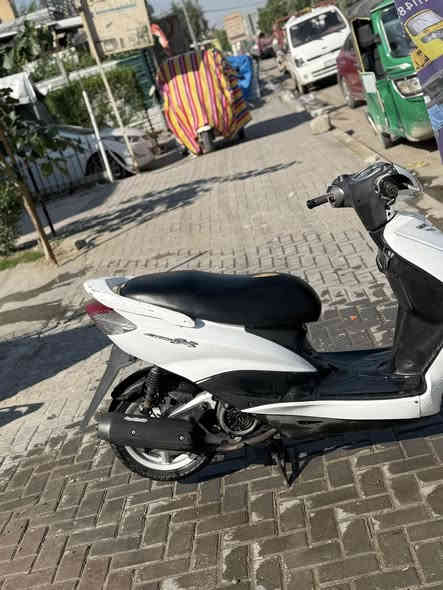 سلام عليكم متاح سكنس نثية 140 مكينة بل جيس كهربائيات شغالة مكان بغداد البياع نقص باتري والدبل الامامي تعبان السعر ٦٠٠ وبيها مجال حك الجية ***********
