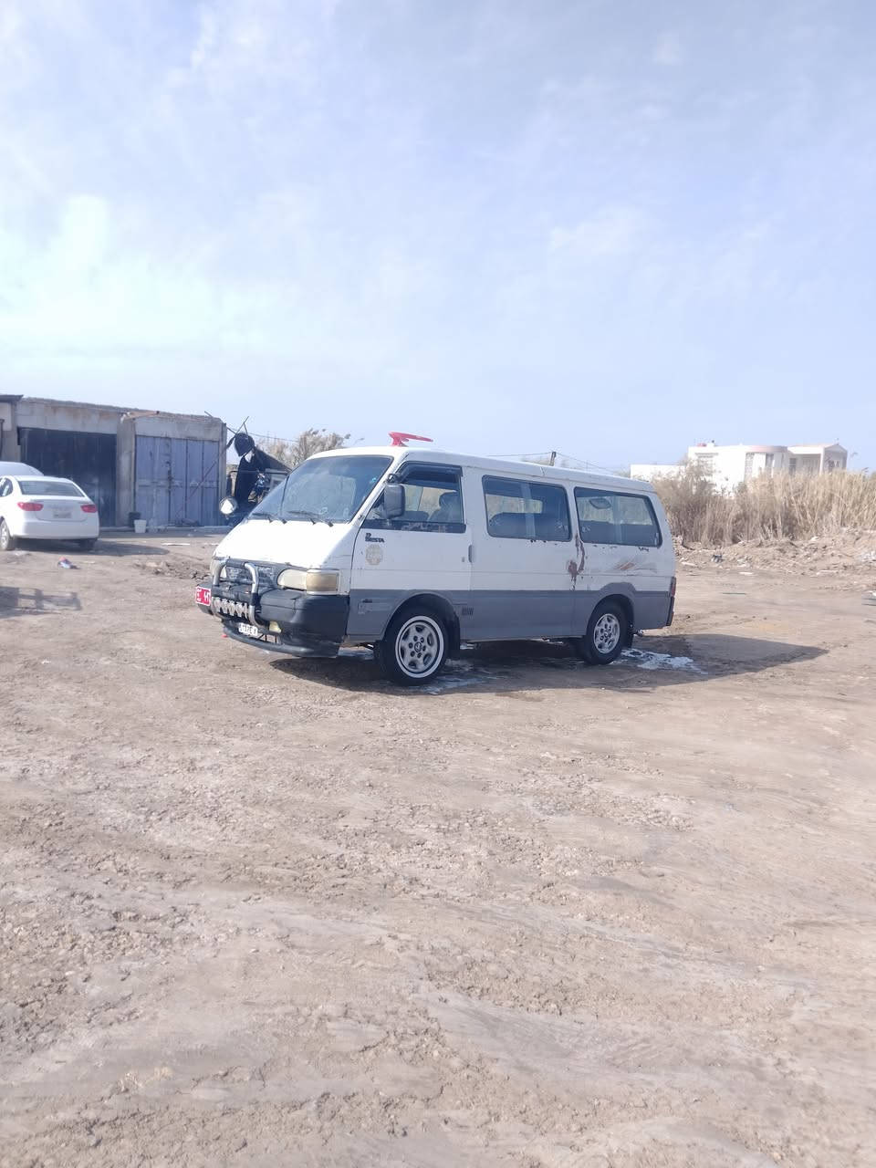 كيا بسته للبيع موديل 95 مصفره هيئه ومرورمكينه وكير اكسل مكفولات تخم تاير كهربائيات شغاله صاحبها موجود تريد وكاله تريد تحويل السعر 19 وبيها مجال/***********
