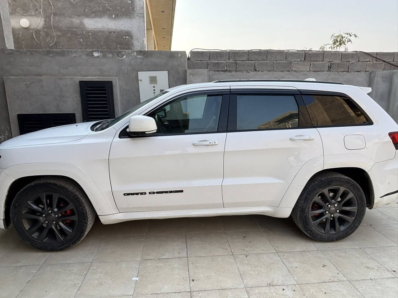 السلام عليكم
جيب اوفرلاند موديل ١٨
فول مواصفات 
ماشيه ٧٤
حادثه موضح بالصور بدون شاصي ولا فخذه بس اللغد ونفسه مسحوب 
سعره ٢٣٥ وبيه مجال بسيط
***********
