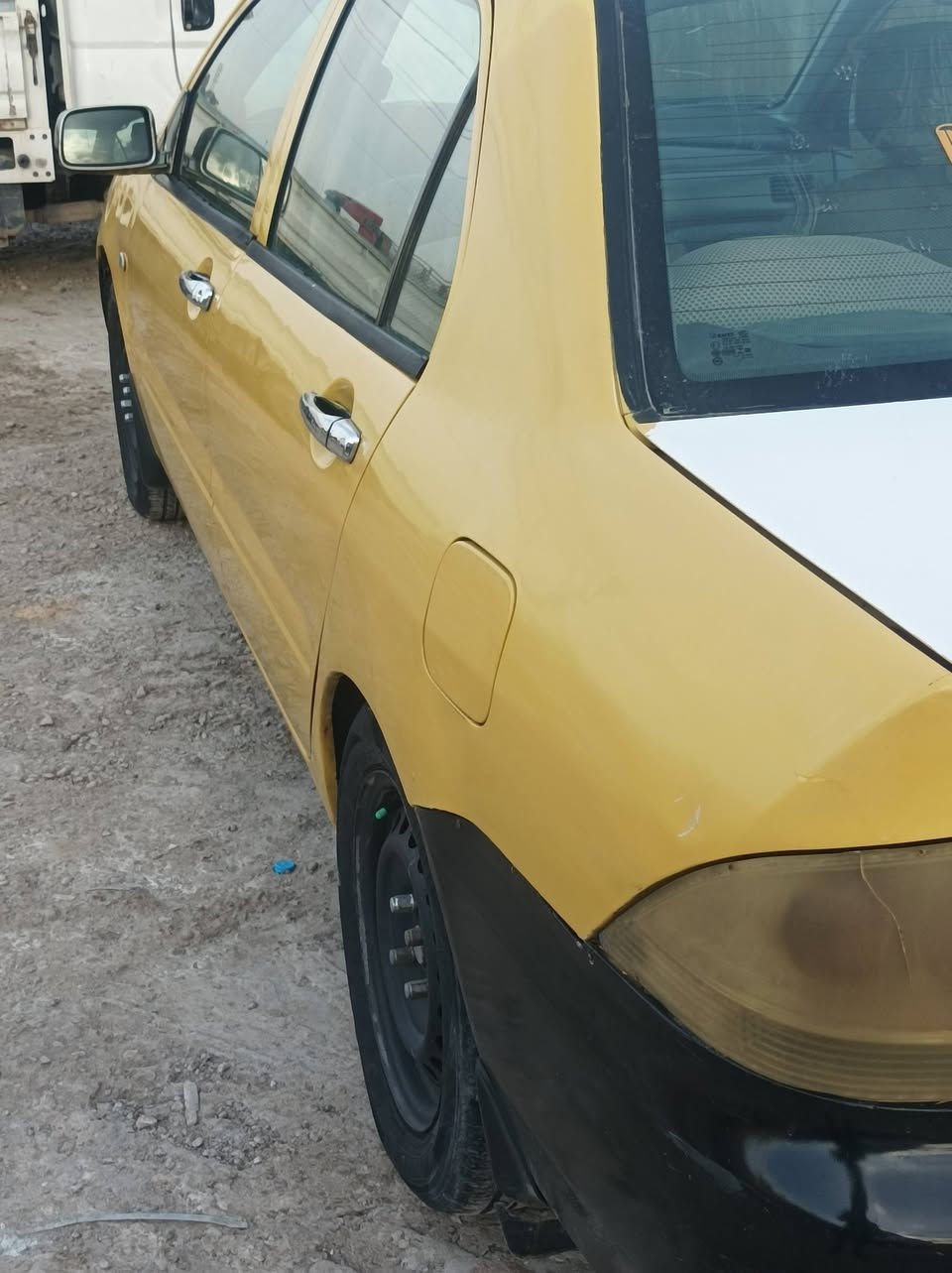 سلام عليكم .لانسر 2010 بغداد .محرك 2000 صبغ حزام بدون ضربه  كير محرك منضومه تبريد كلج تخم تاير كله جديد .كهربائيات كلهه شغاله نقص دبلات خلفيه فقط مكاني بغداد تحويل ثاني يوم سعر 73 وبيهه مجال للاتصال ***********
