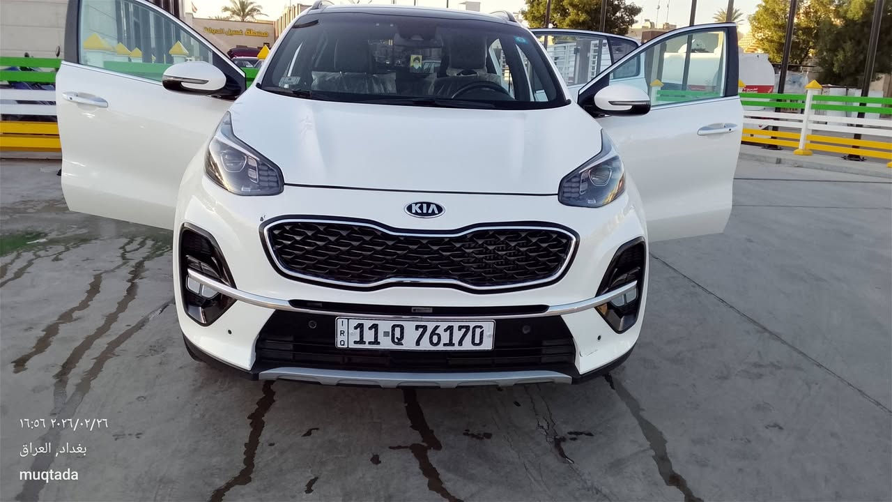 السلام عليكم
سبورتج 2022 sx رياضي 
فول مواصفات اعلى من جيتي لاين 
ماشيه 31 ميل 
توجد رصعات بسيطه 
غراضهه بل صندوك علمود لتنباك مازدات اصليه 
صوره الحادث وياهه 
صبغ بنيد و بل صندوك شي بسيط بدون معجون سياره كله بدون معجون فقط بخ فقط 
***********
