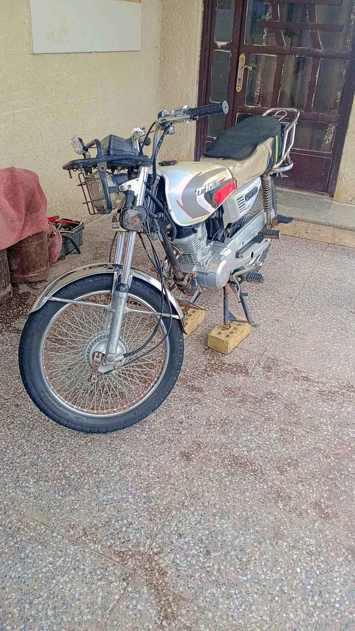 سلام عليكم للبيع موديل 20 ٤كير  خير من الله مكينه خرسه كهربايات شغاله كله وراق ضايعه كاتبك عليه مكاني بغداد جسر ديالى الجديد بلكرغوليه هاذا رقمي *********** سعر 350
