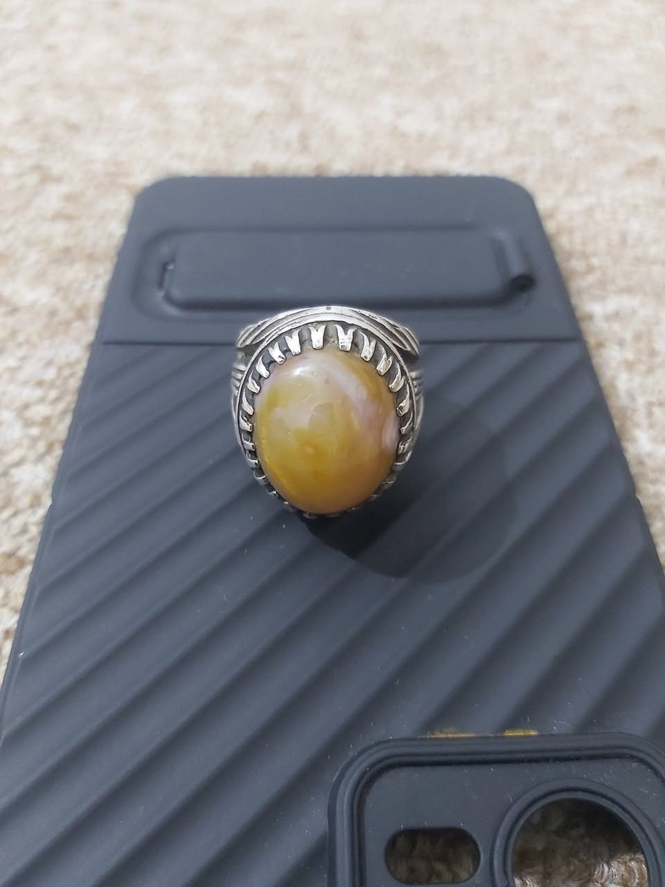 السلام عليكم ورحمة الله وبركاته 
محبس ( خاتم ) صياغة يدوية ثقيله وجميله تحفة  #للبيع


**إذا كنت صاحب هذا الإعلان وتريد حذفه لأي سبب، رجاءا أرسل رسالة إلى الدعم الفني**