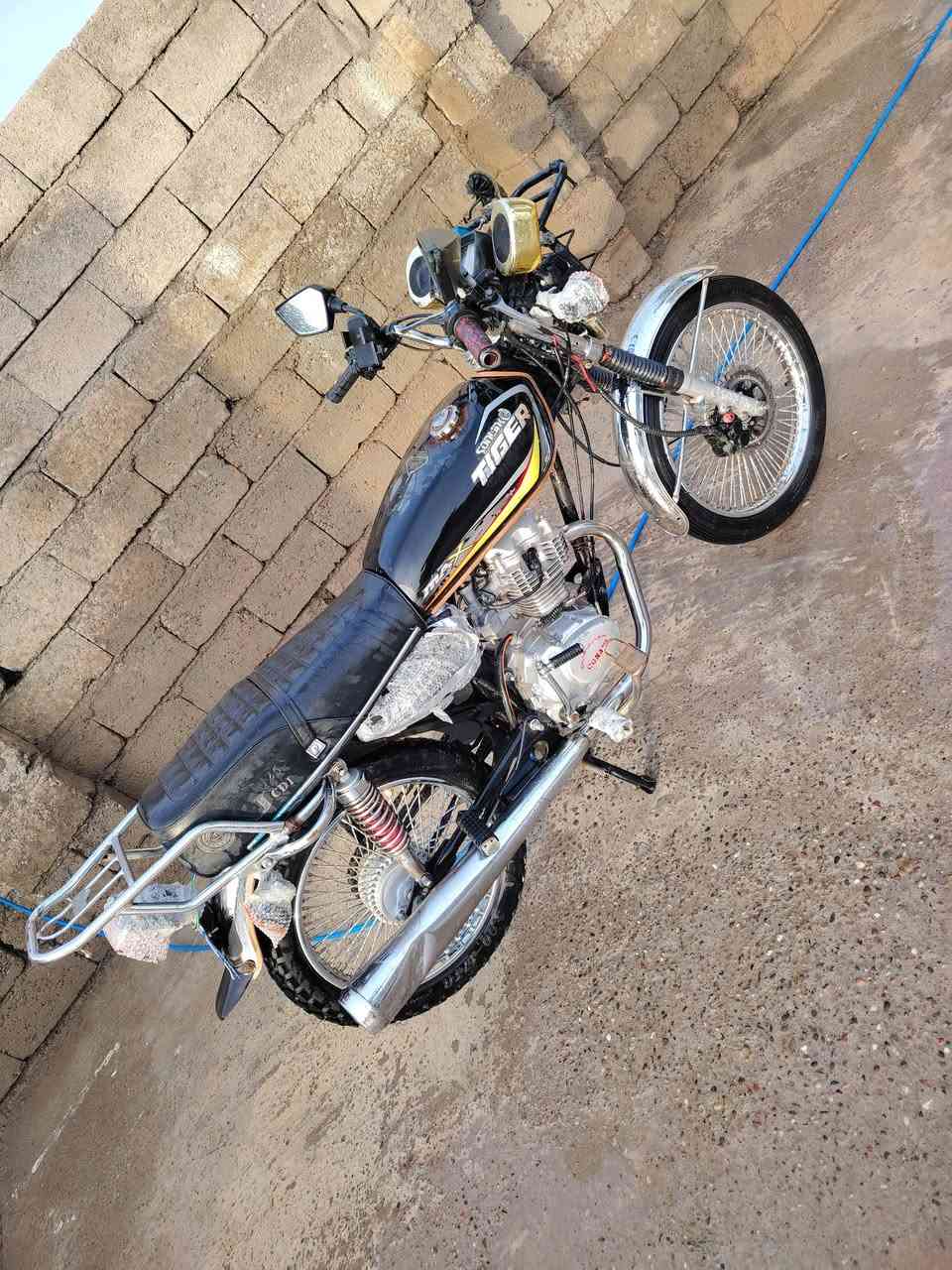 السلام عليكم سولنك تايكر موديل ٢٢ كلو شرط كهربائيات كلها شغاله دبلات وياله لشه شرط  مكاني ايسر الشركاط السلمان ***********
