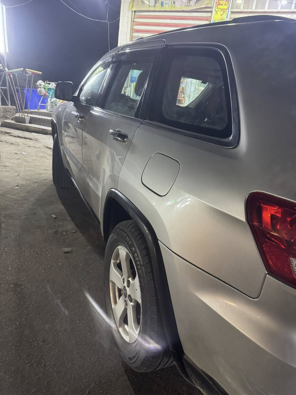 السلام عليكم
 للبيع أو مراوس جيب شيروكو موديل 2013 السياره صبغ عام موصفات ١/١ بصمه فتحه حساسات خلفيه مري شفط كشنات كهرباء  وجلد كامره خلفيه تشغيل عن بعود رقم بغداد سنويه مجدده لل٢٠29غرفه بيجي مكينه 6سلندر  سعرها 135 مكاني بابل الحله. ***********
