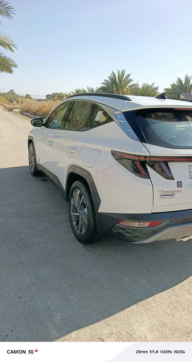 هيونداي توسان 2022 خليجي مكفوله كفاله عامه كير ومحرك وضربه وصبغ وتبديل وفتح ماشيه 70 الف
 فول مواصفات عدى البانوراما
‏رقم بغداد بسمي
‏حجم المحرك 2000دوش على وضع الشركه 
‏شاشه دجتل
‏تشغيل بصمة 
‏تشغيل عن بعد
‏AIRBAG عدد 2
‏سايد بريك دگمة   
‏بك لايت LED
‏كروس سرعه
‏اتو هولد اريل نفيكيتر
‏مقاعد امامية كهرباء 
‏بردات ابواب خلفية 
‏حساسات امامية 
‏حساسات خلفية 
‏حساس كشنات
‏تحكم مقود كامل
‏بصمات عدد 2 
‏انارة ترحيب
‏مدوشمه جلد كشنات وارضيه
‏نقطة نزول منحدرات
‏نظام مانع تزحلق  ‏ABS
‏شاحن موبايل واير ليس  
‏اشاير بالمري والمري قابلة للطي 
‏مخرج AUX
‏مخرج USB
‏BIuetooth
‏مخرج منفذ الطاقة عدد 2    
‏درايف مود
‏(Normail - eco- sport t) 
‏كفاله عامه من جميع النواحي   فقط بارد اقل من شبر السعر 202بيه مجال بسيط 
‏كربلاء الحسينية 
***********
