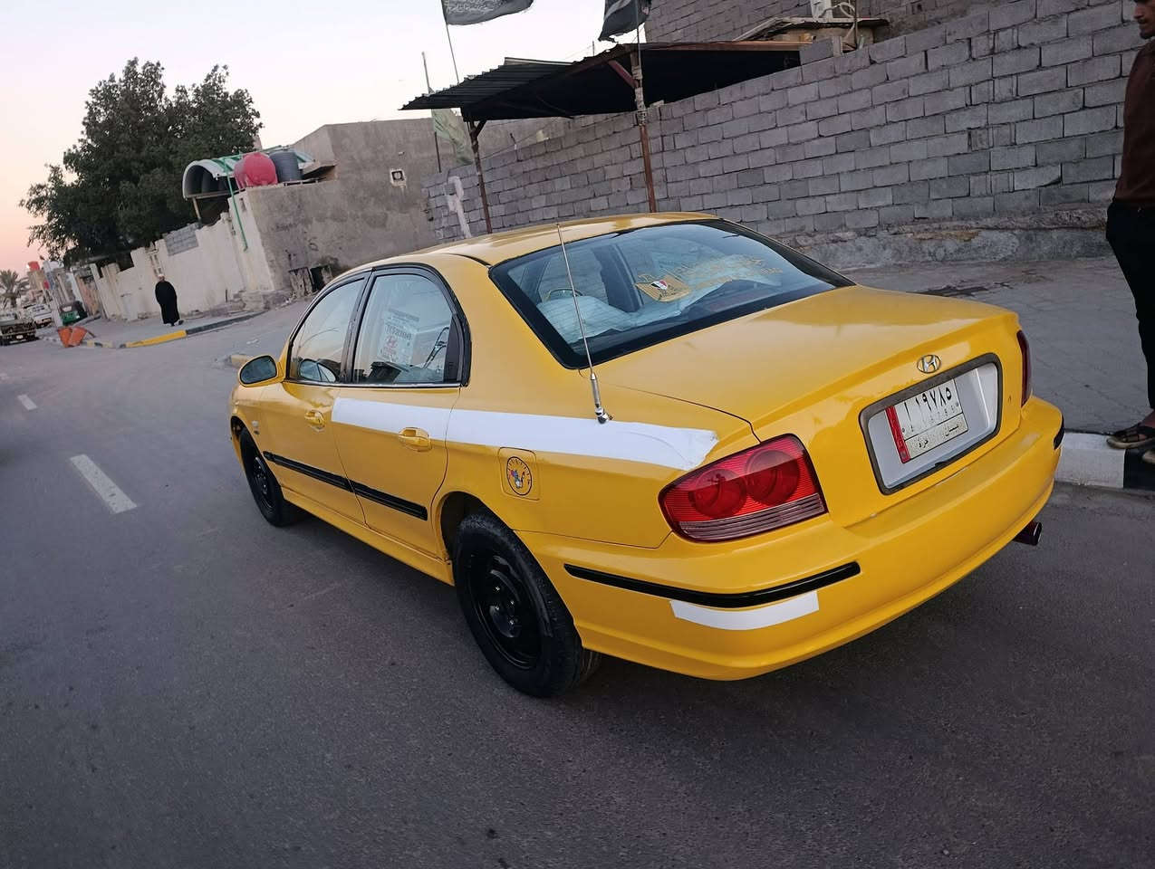 السلام عليكم سياره سوناتا موديل 2002 سياره حلوه كامله مكينه 2400 توه مبدلهه بلادي بيهه جاملق مضروب وراجع بارد ومصبوغه صبغ جماليه صفره سنويه منتهيه ب 2018 حدايه االوره مسويهه ضال بس الگدام سياره كامله من كل شي راعيهه موجود  السعر 55 ورقه وبيهه مجال بسيط العنوان بصره خمسة ميل حي طارق ***********
