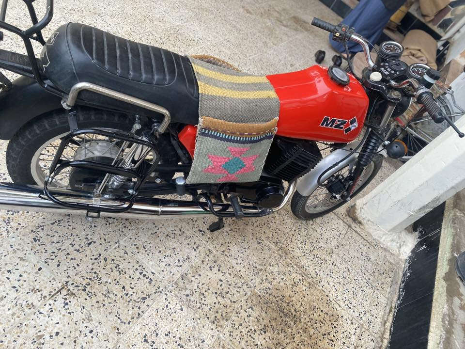 سلام عليكم دراجة امزد 82 للبيع مقدم دسك دراجة نضيفة اكثر من الصور كهربائيات كلة شغالة دراجة ناعمة خير من الله رقم و سنوية ابيع بدون مكاني ديالى سعر 2100 مليونين و مية  رقمي (***********)
