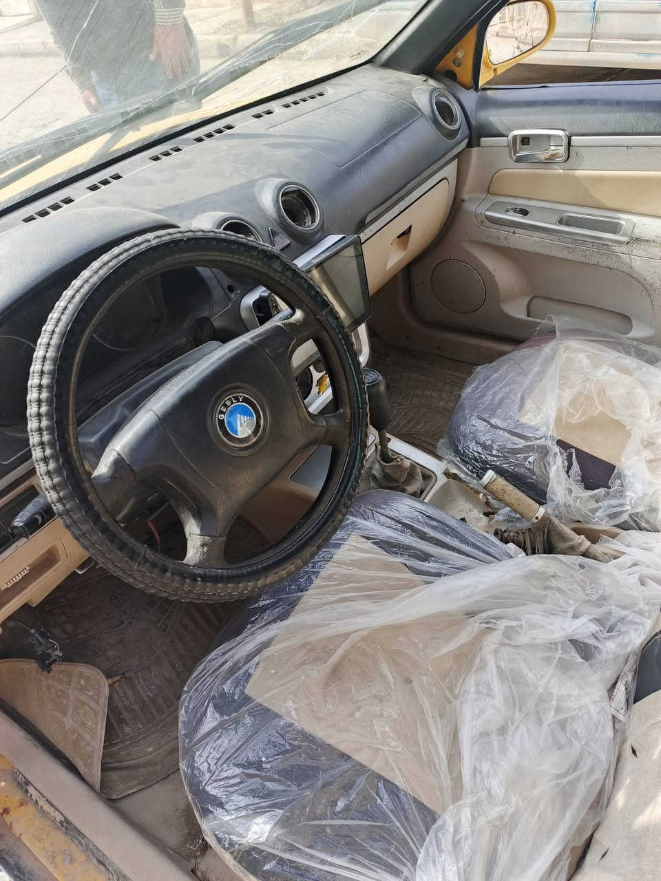 السلام عليكم
***********
سيارة سيكي رقم أنبار 
كير محرك شرط 
داخلها نضيف 
سعرها 14 قفل
