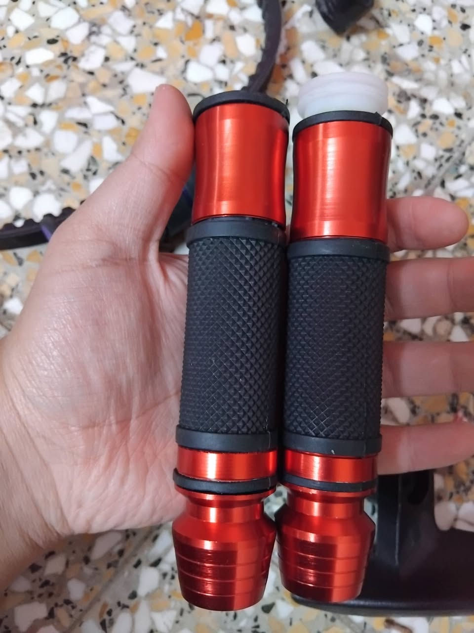 سلام عليكم 
سبايدر رياضي طياري مال ماكس جديد و قايش مال ماكس عدلة اصلي مال رمبه شرط الختم حالته زينه موضح بالصوره و ملقط وايرات هم مال ماكس و يده مع عظمه السكليتر الي لونها احمر اصلي وزن ثقيل خط واحد جديد و الثانيه الكوسو خطين هم جديد شلعتهن ب 30 الف قفل قفل مع التوصيل ماتحصل بهيج سعر ابد
تواصل واتساب ***********
