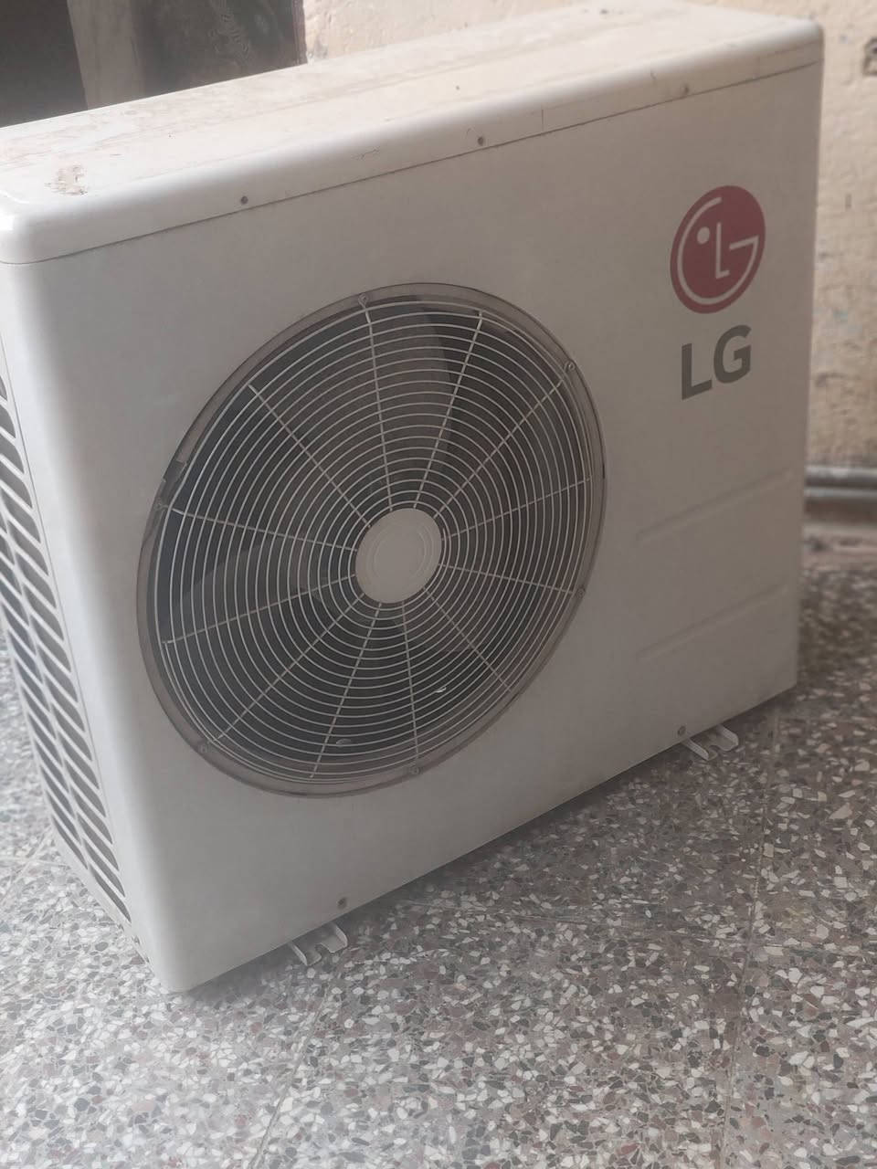 سبلت ايل جي نضيف 3 طن عمودي نقصه غاز وبواري السعر 600 مكاني بغداد جميله *********** وموجود وتساب
