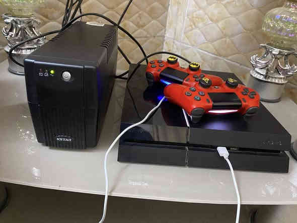 بلي ٤ فات للبيع ويدات ٢ اصليات ويو  بي  اس الجهاز ممفتوح من تاريخ الانتاج مالته لحد الان سعره ٢٢٠ قفل مكاني بغداد حي القاهره *********** واتس اب
