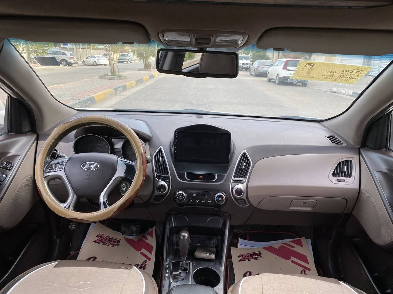 ‏سلام عليكم *********** للبيع هونداي توسان وارد خليجي السعر 125 السيآره بيه صبغ 3 قطع بدون اي حادث مواصفات السيآرة فول 1/1 بنوراما وشاشة وكاميرا وحساس خلفي وامامي محرك 2400 دوش يدات نيكل اشاير عل المري تحكم استرين داخل بيجي 4 دسك مكينة وكير وحداديه وتبريد وتخم تاير بحاله ممتازه جدا رقم بغداد أنكليزي تحويل مباشر مكان السيآرة كربلاء
