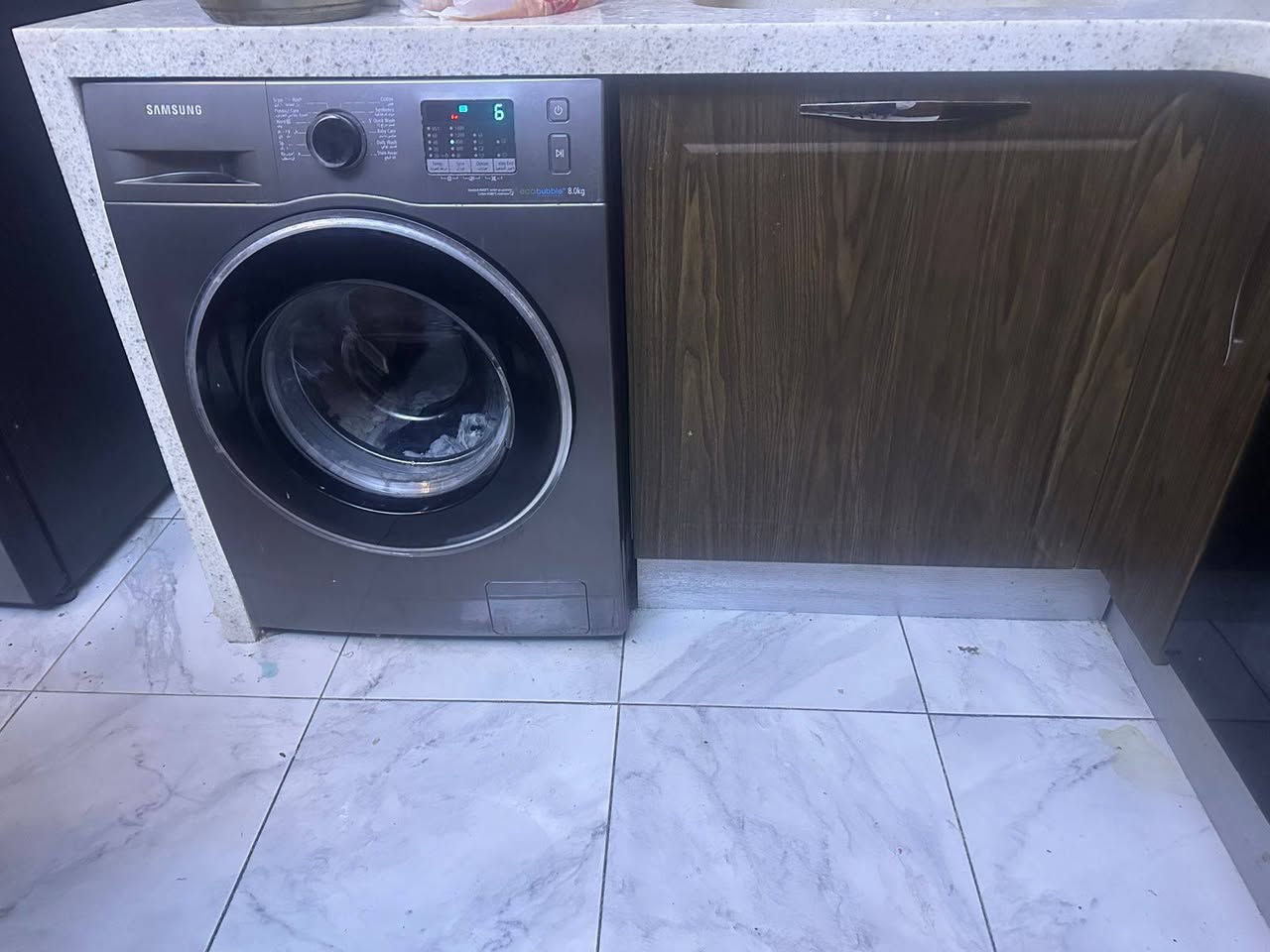 مطبخ للبيع
***********
