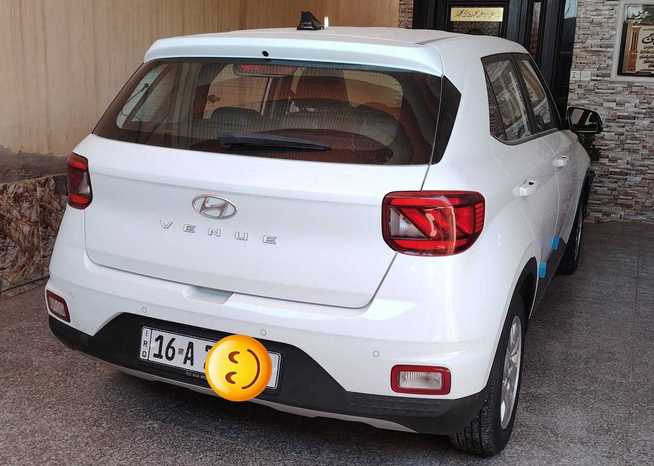 السلام عليكم
🚘 للبيع — Hyundai Venue 2022 SE

✔️ كلين وارد كوري فقط تبديل دعامية أمامية نفس الشركة 

✔️ بدون قطرة صبغ

✔️ ماشية 35 ألف كم فقط

(رقم قادسية تحويل بنفس اليوم بسمي) 

المواصفات والأنظمة:

•✅ نظام المحافظة على المسار 

(Lane Keep Assist)

•✅ نظام التحذير من الخروج عن المسار 

(Lane Departure Warning)

•✅ نظام مانع الانزلاق (Traction Control)

•✅ نظام الثبات الإلكتروني (Stability Control)

• ✅ نظام تثبيت السيارة على المرتفعات

 (Hill Hold Control)

• ✅ تنبيه السائق 

 (Driver Attention Warning)

• ✅ نظام ABS للمكابح

📱 تدعم:

• Apple CarPlay

• Android Auto

🎵 4 سماعات

🎛️ تحكمات ستيرن

🔌 منفذ USB

💡 مصابيح أوتوماتيك

🪞 مرايا كهربائية

⛽ اقتصادية جدًا بالوقود

🛞 تايرات 15 إنش

🪑 إمكانية تعديل ارتفاع مقعد السائق

السيارة استخدام مرتب ومريحة جدًا داخل المدينة.

💵 السعر:142 $ فقط.

للتواصل و الإستفسار على الرقم 📞 :

 *********** 

 ***********
