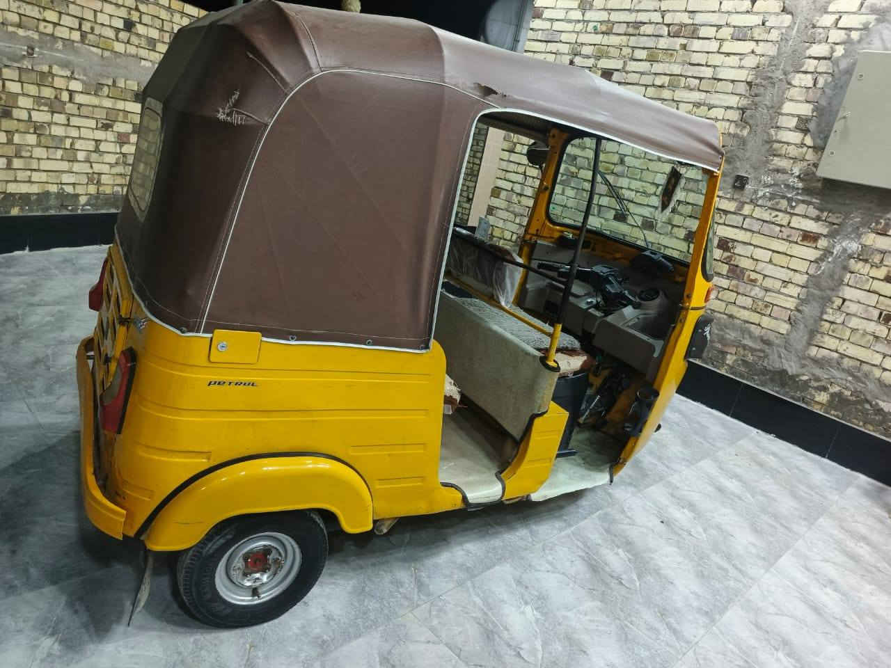 السلام عليكم شباب تكتك البيع موديل 19 شهر 11 كهربائيات كله شغاله تخم تاير اوراق العنوان ميسان العماره ***********
