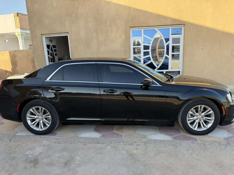 اوباما 300 موديل 17 مسجله 23
ماشيه 200 km
رقم بصره بأسمي 
بيها باب تبديل وكاله فقط 
مكان السياره البصره الزبير 
السعر 200 بيها مجال بسيط
***********
