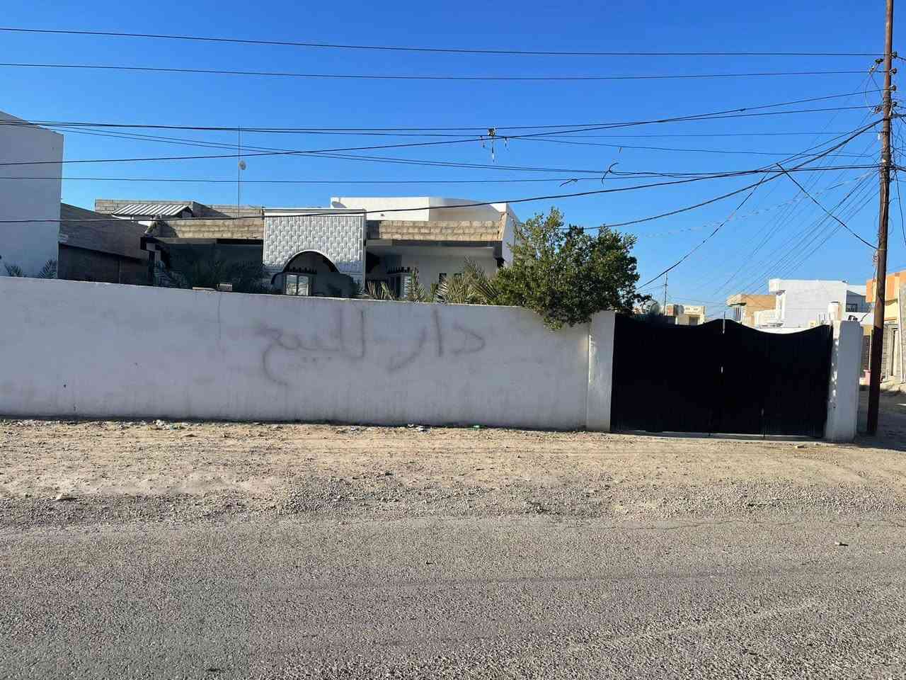 بيت بقضاء العلم للبيع منطقة روتانا مساحه واسعه مع طاقه شمسيه 16 امبير ضمان 15 سنه بيت متكامل السعر 95 مليون
***********
