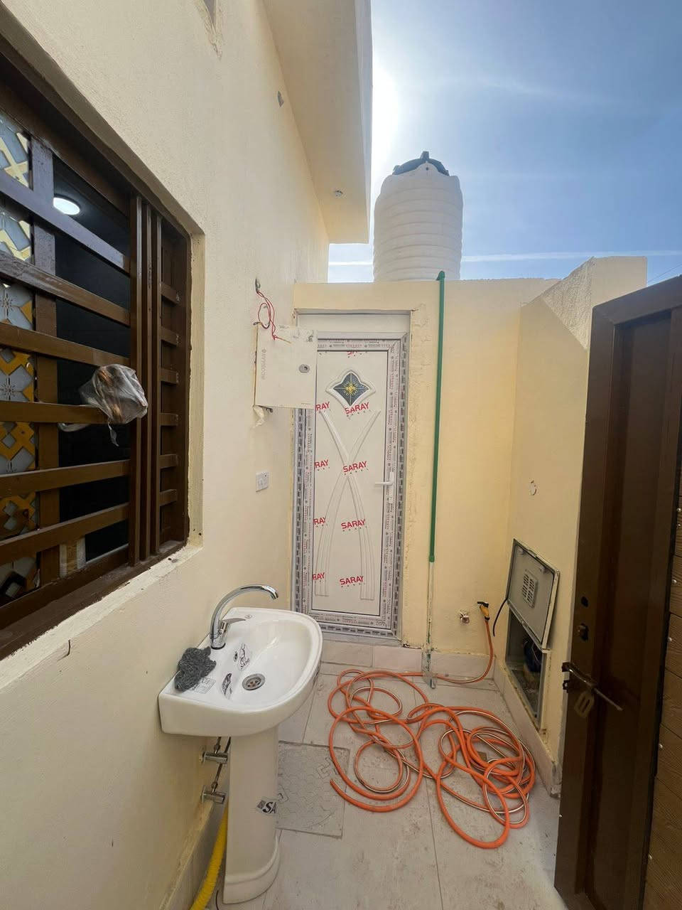 بيت للبيع الجزيرة زين العابدين غرفتين وصاله ومطبخ وديوانيه وصحيات داخليه وخارجيه خريطه درجه اولى البيت ركن المساحه 100متر
السعر 62
طابو صرف زراعي سنة 25 
شارع ١٠ متر 
***********
