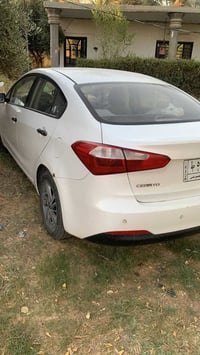 كية سيراتو ٢٠١٥ رقم بغداد باسمي  ضررها قطعتين صبغ بدون دواخل محرك ١٦٠٠...