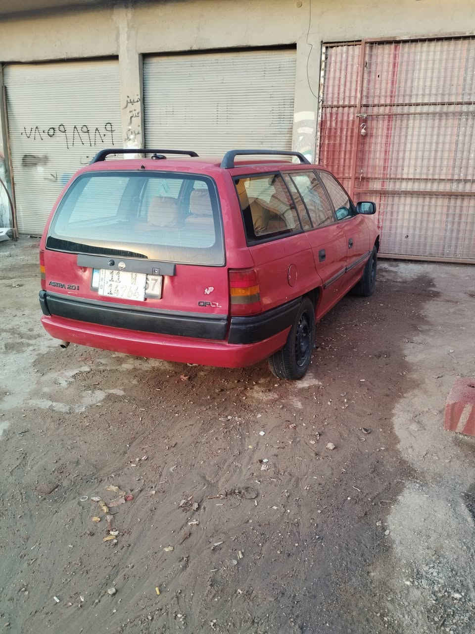 سلام عليكم اوبل استرا ستيشن
موديل  93 رقم بغداد بسمي نكليزي 
مكينه 200 كير اوتوماتيك يساره خليجي تبريد بس تبريد ما يشتغل عنوان بابل لحصوه خاص ما جاوب اي استفسار نتصل عل رقم. ***********
