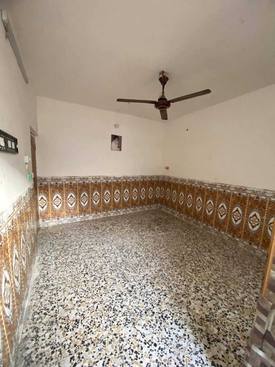 سلام عليكم
دار للبيع المساحه 80 متر (طابو ملك صرف سكني ✅)

طابق واحد مدخلين 

يحتوي على 

استقبال ومطبخ

وغرفة نوم 

مع صحيات داخليه وخارجيه 

الموقع بغداد الانتصار مقابيل مستشفى حماد شهاب طريق الشعب الحسينية 

معلومات اكثر ***********
