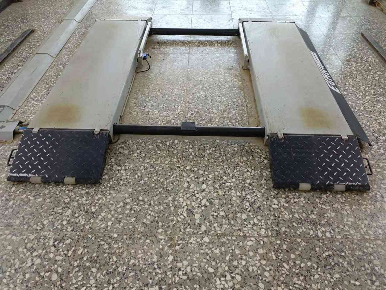 السلام عليكم جك مقصي نوع ايگما للبيع
3 طن 
الارتفاع 1 متر 
الجك مستخدم بحالة نظيفة
جهاز مانع رطوبة وجهاز حماية نوعية درجة اولى 
السعر مناسب
الموقع بغداد العامرية
رقم الهاتف ***********
